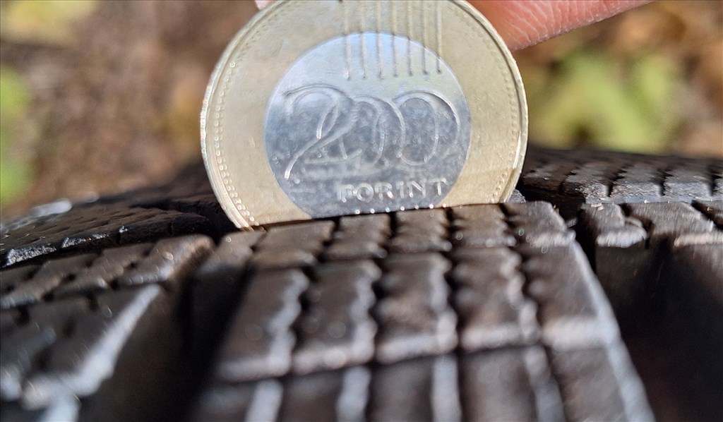  225/4517" használt Falken téli gumi gumi 6. kép