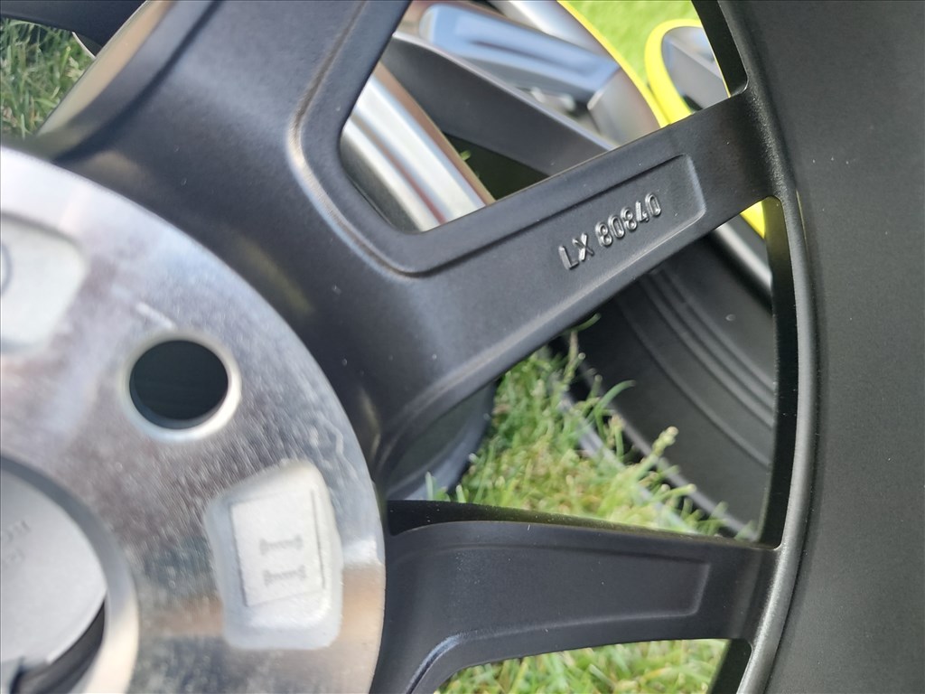 Borbet R18, 8x18 ET44, 5x112, új szett, A6,A4,A8,Superb,Octavia, Golf, Passat 5. kép