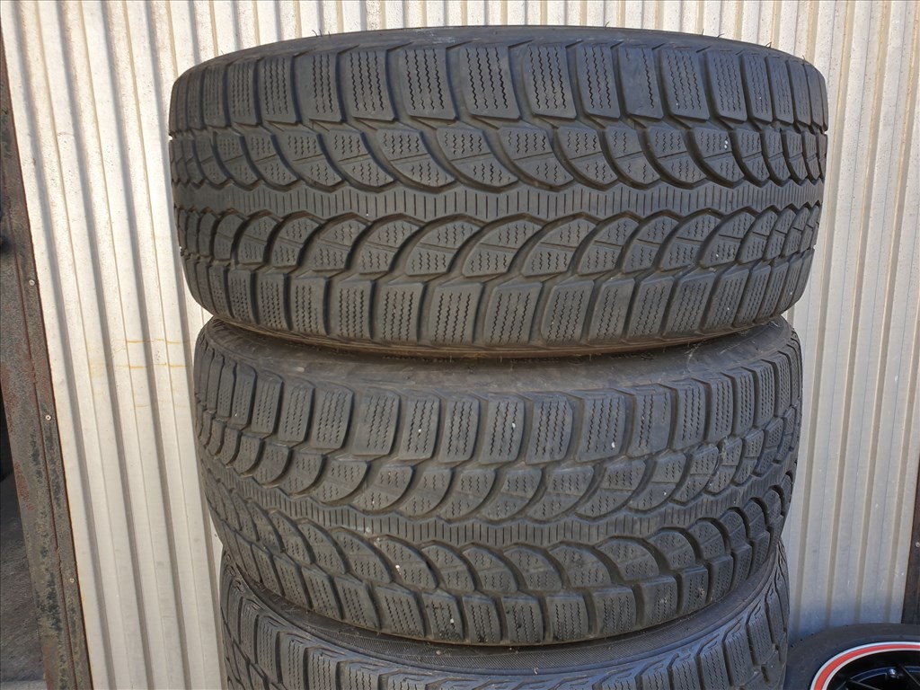  215/40 18 Bridgestone Blizzak LM-32 2. kép
