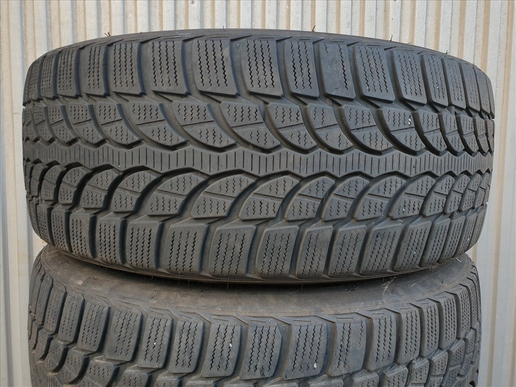  215/40 18 Bridgestone Blizzak LM-32 3. kép