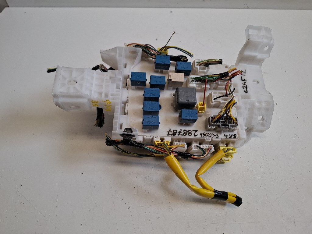 Suzuki SX4 S-Cross  biztosítéktábla utastér AA102667 2. kép