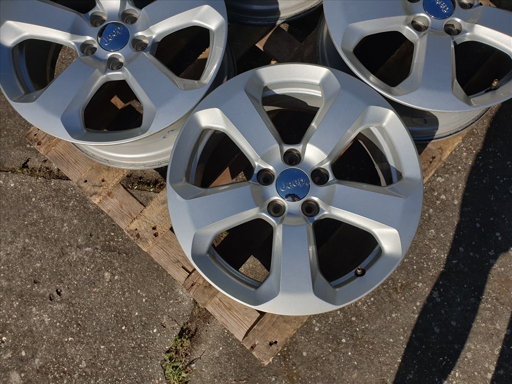 17" 5x110 JEEP + szenzor 4. kép