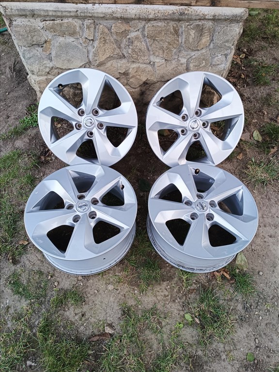  5x114.3 lyukosztású 7J 17" újszerű Nissan (gyári felni) alufelni, szenzorok  1. kép