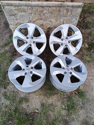 5x114.3 lyukosztású 7J 17" újszerű Nissan (gyári felni) alufelni, szenzorok 