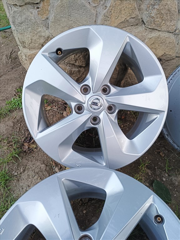  5x114.3 lyukosztású 7J 17" újszerű Nissan (gyári felni) alufelni, szenzorok  4. kép
