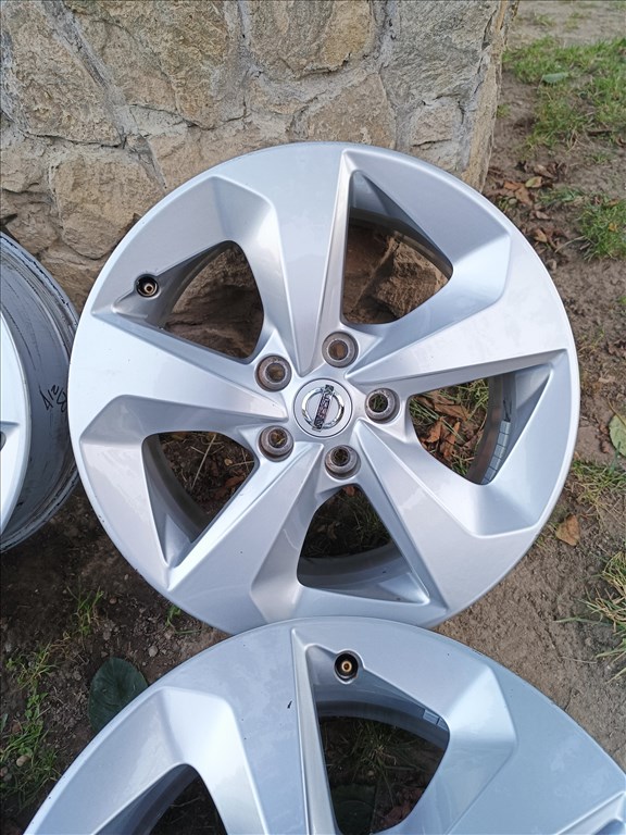  5x114.3 lyukosztású 7J 17" újszerű Nissan (gyári felni) alufelni, szenzorok  5. kép