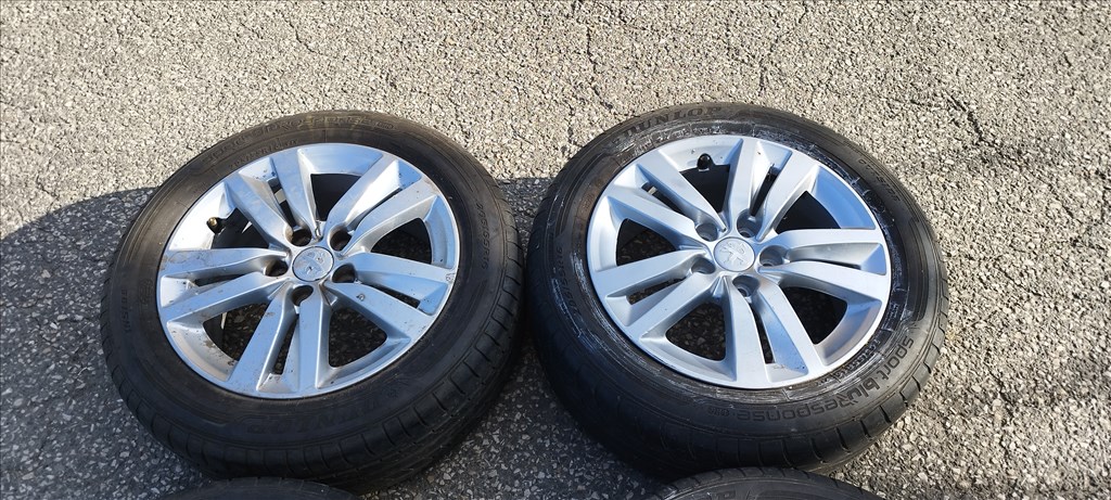  Peugeot 308 II 5x108 lyukosztású 16" gyári alufelni, 205/55 jó állapotú Dunlop nyári gumival 4. kép