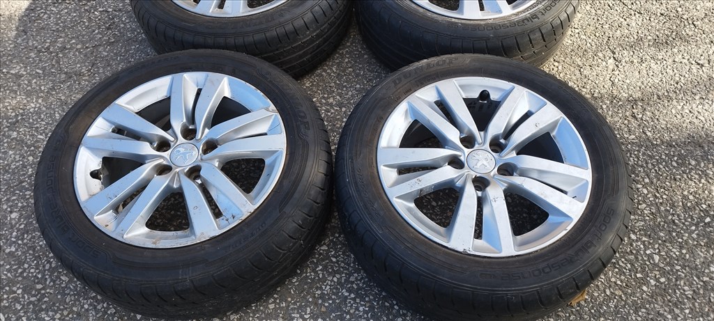  Peugeot 308 II 5x108 lyukosztású 16" gyári alufelni, 205/55 jó állapotú Dunlop nyári gumival 3. kép