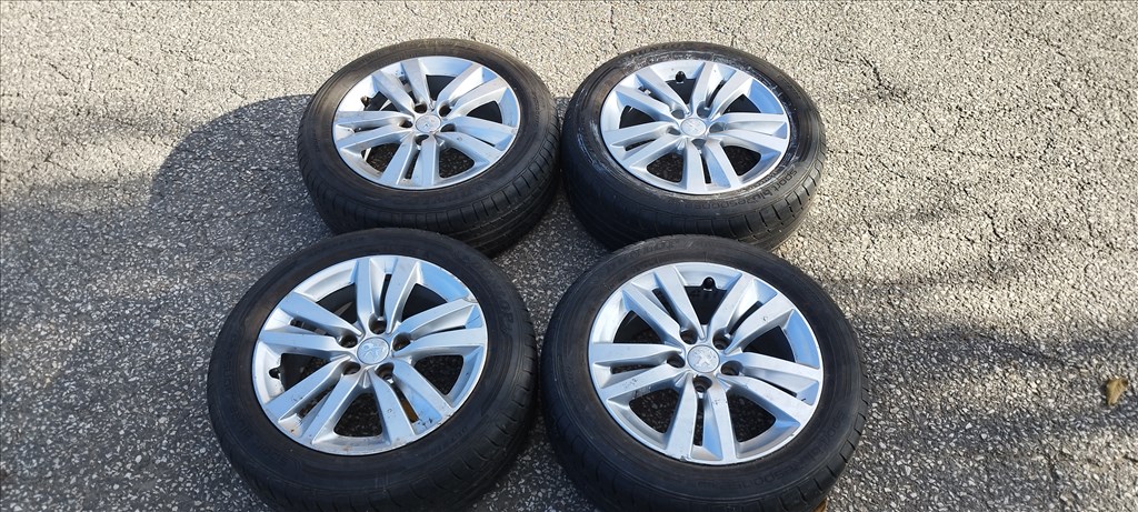  Peugeot 308 II 5x108 lyukosztású 16" gyári alufelni, 205/55 jó állapotú Dunlop nyári gumival 2. kép