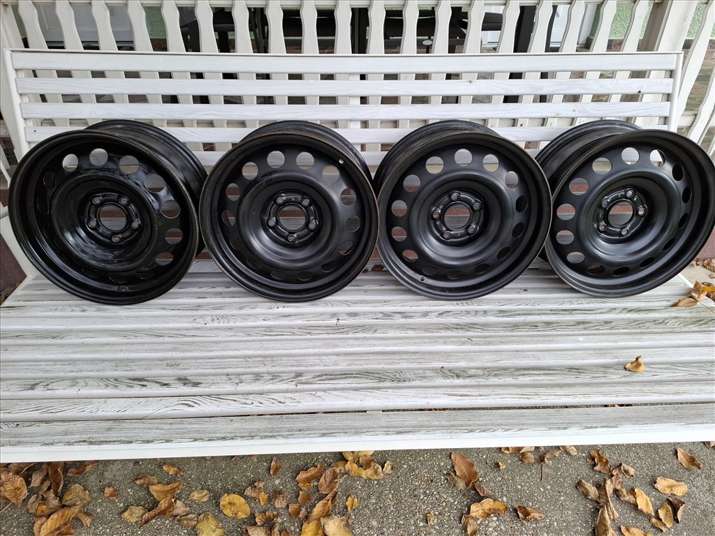  5x108 lyukosztású 16" használt (gyári felni) lemezfelni kerékcsavarokkal eladó 1. kép