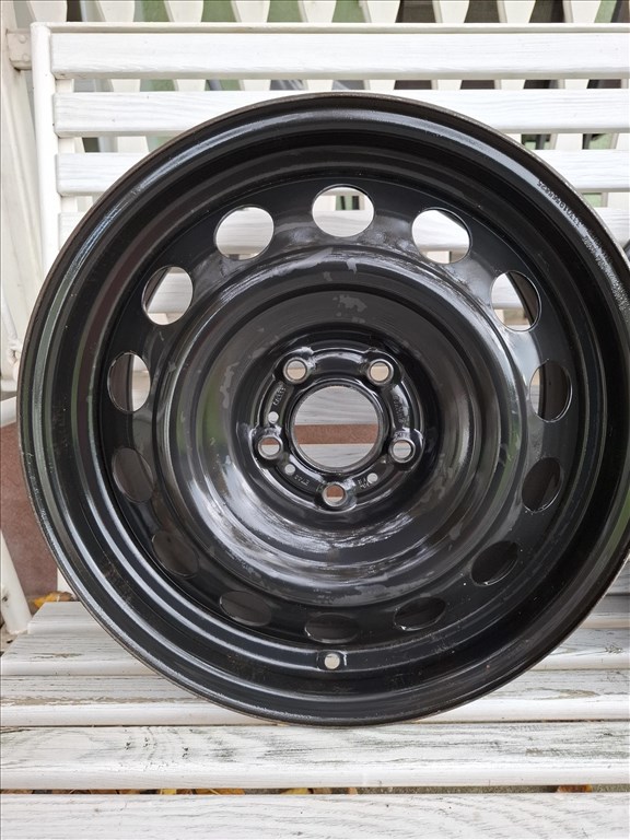  5x108 lyukosztású 16" használt (gyári felni) lemezfelni kerékcsavarokkal eladó 2. kép