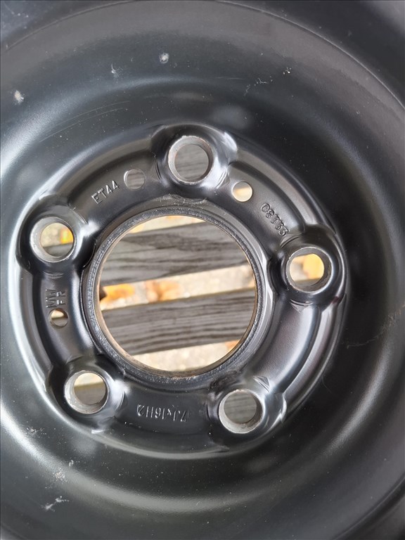  5x108 lyukosztású 16" használt (gyári felni) lemezfelni kerékcsavarokkal eladó 3. kép