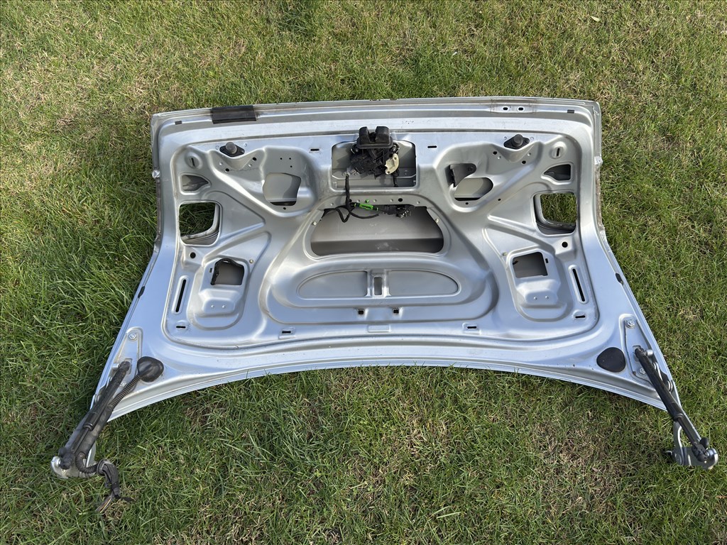 Audi A4 (B6/B7) 2.0 TDI csomagtérajtó  2. kép