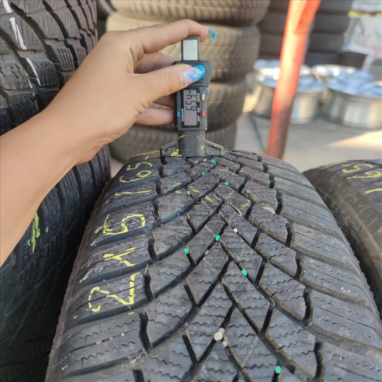 215/65 R17 Bridgestone téli gumi 29000ft a 2db/208/ 1. kép