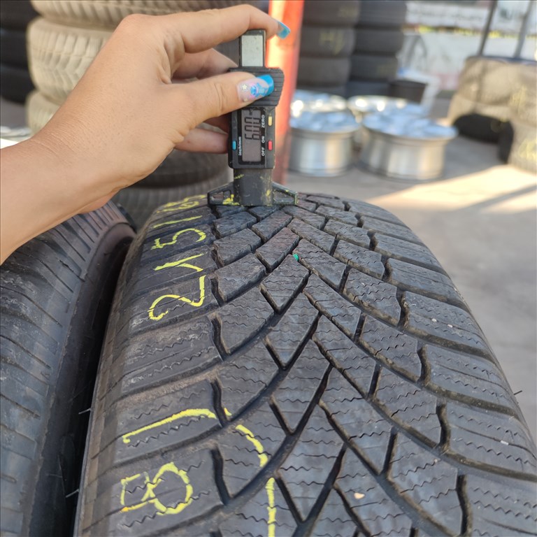 215/65 R17 Bridgestone téli gumi 29000ft a 2db/208/ 2. kép