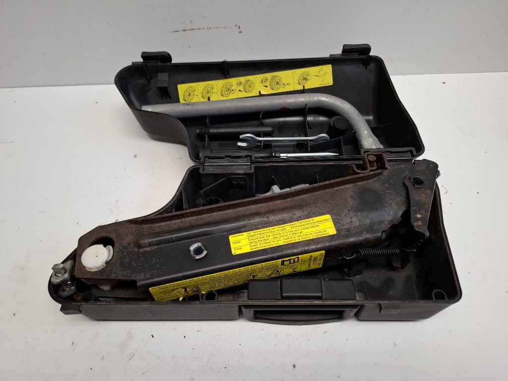 Audi Allroad (C5) szerszámkészlet 2. kép