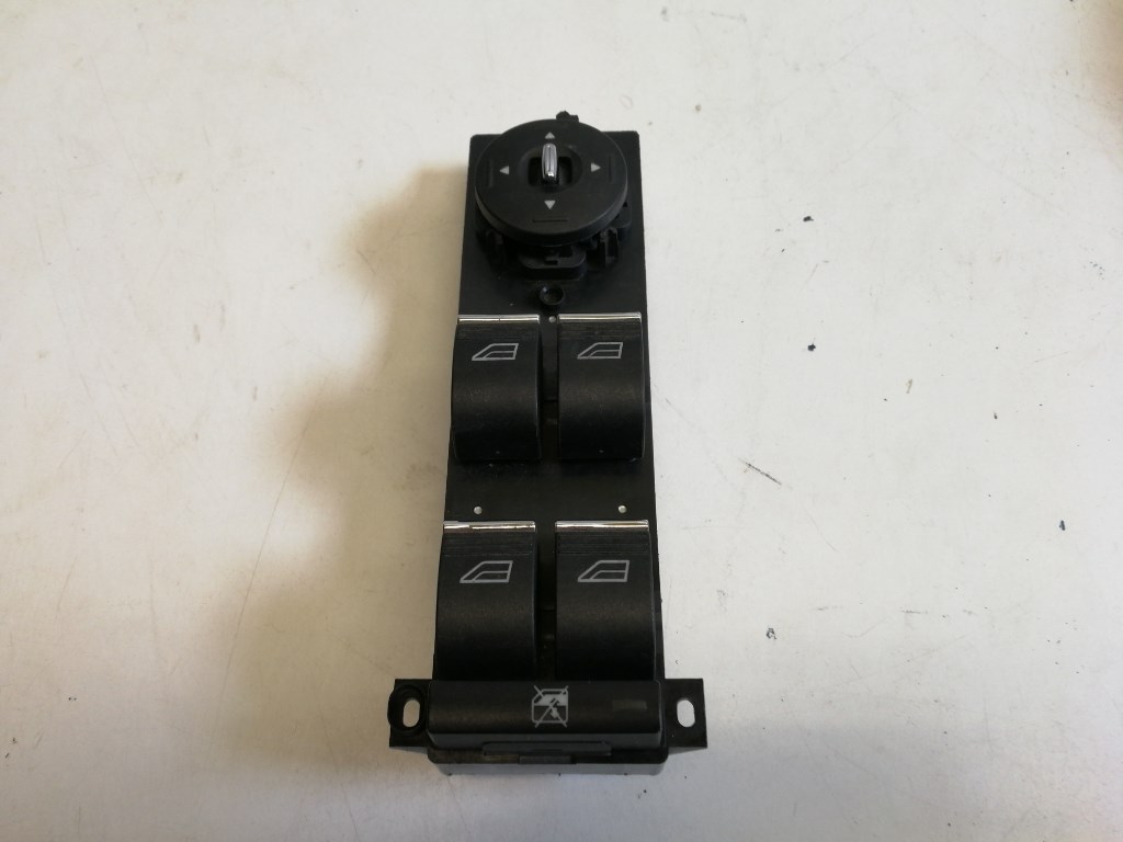 Ford Focus bal elsõ ablakemelõ kapcsoló 8M5T14A132AC 1. kép