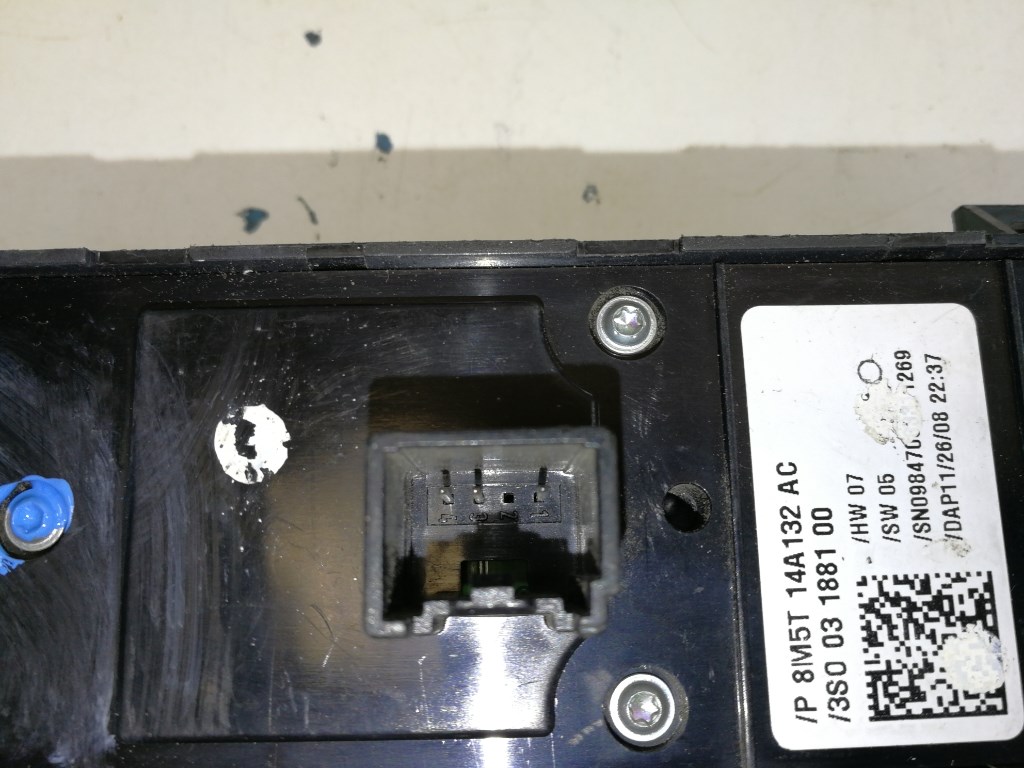 Ford Focus bal elsõ ablakemelõ kapcsoló 8M5T14A132AC 4. kép