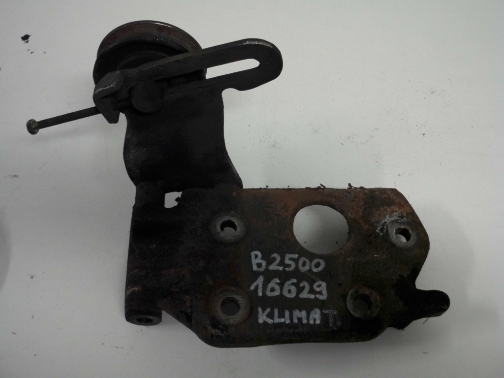 Mazda B 2500  klímakompresszortartóbak (klímakompresszor tartó) 1. kép