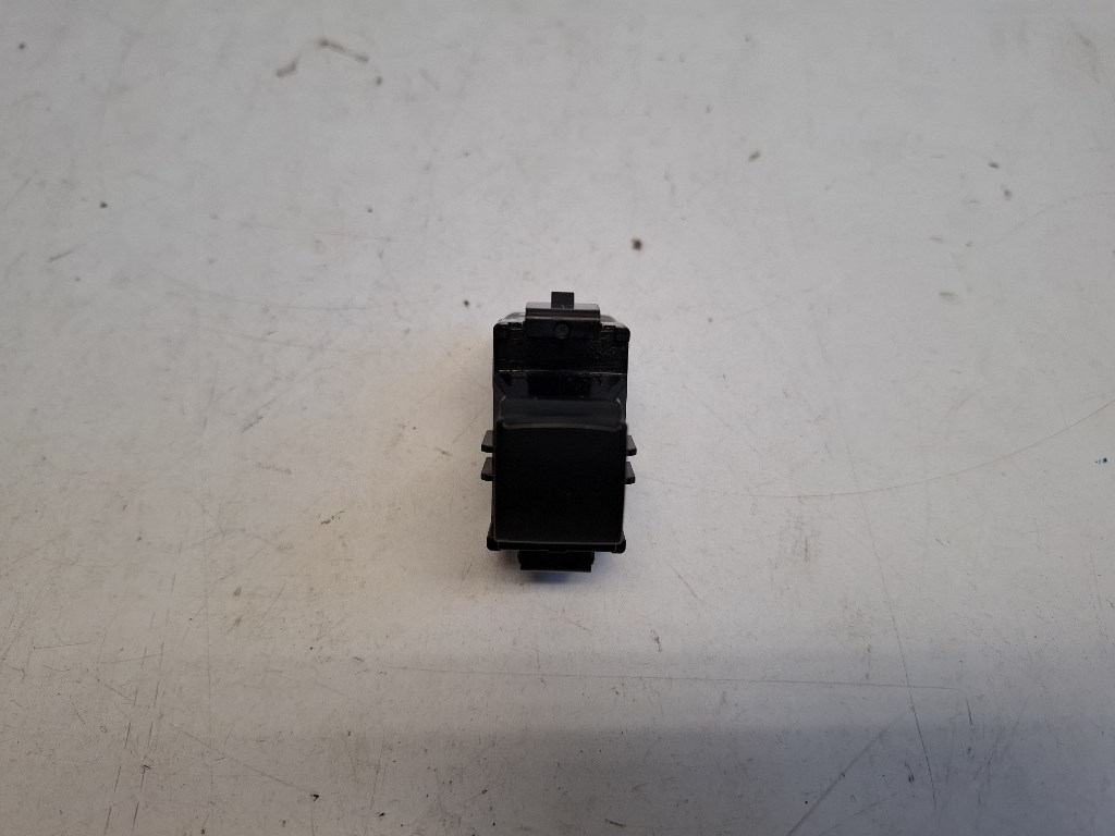 Mitsubishi Space star jobb elsõ ablakemelõ kapcsoló 8608A320 1. kép