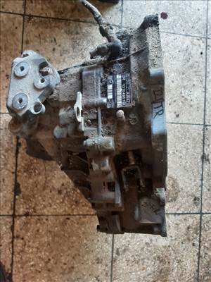 Opel Zafira A UM 13104951 Váltó