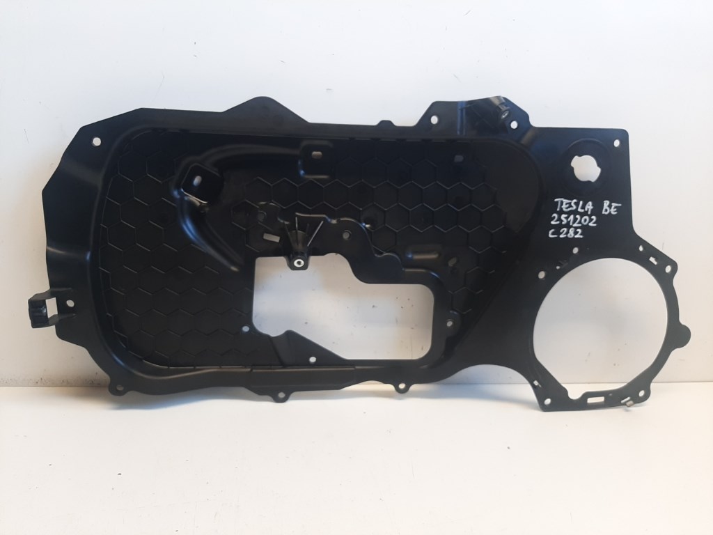 Tesla Model 3 bal elsõ ablakemelõ szerkezet tartó 109214600D 1. kép