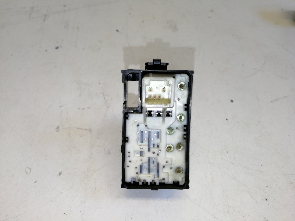 Toyota Prius Plus jobb elsõ ablakemelõ kapcsoló 2. kép