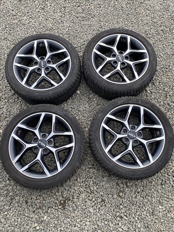  17" újszerű (gyári felni) alufelni, rajta 225/45 újszerű Bridgestone téli gumi gumi  1. kép