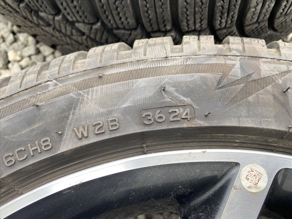  17" újszerű (gyári felni) alufelni, rajta 225/45 újszerű Bridgestone téli gumi gumi  9. kép