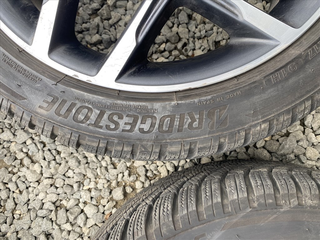  17" újszerű (gyári felni) alufelni, rajta 225/45 újszerű Bridgestone téli gumi gumi  11. kép