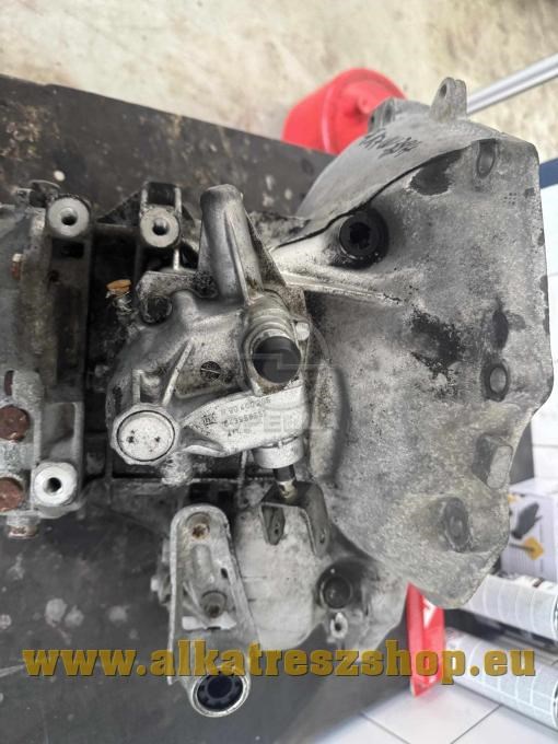 Opel váltó F17W394. Meriva A, Astra H, Zafira B, Astra G, Vectra B, Vectra C.  1. kép