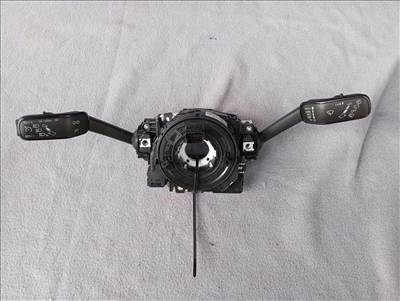 Skoda Octavia III bajuszkapcsoló légzsákátvezető szalaggal