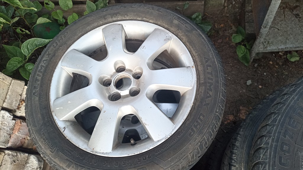  5x100 lyukosztású r 16" használt (gyári felni) alufelni 1. kép