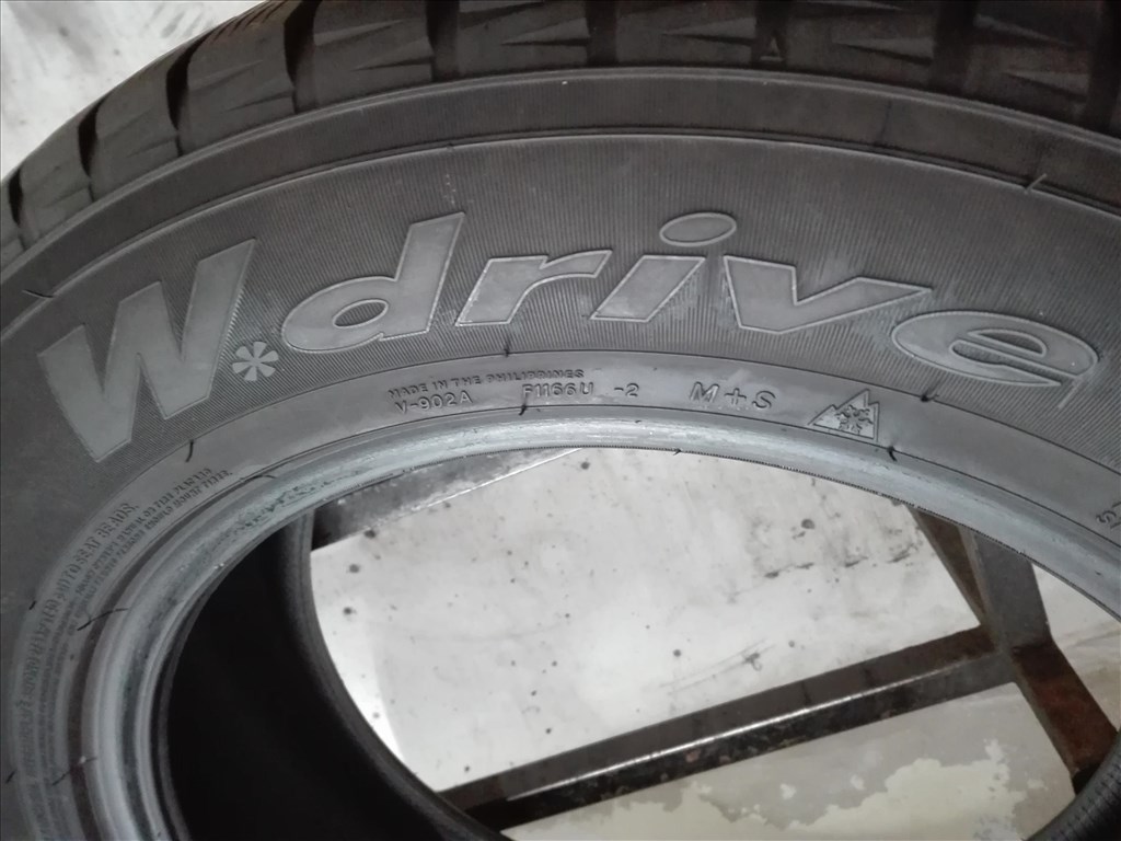 225/65R17 Yokohama téli gumi garnitúra 225/65 r17  7. kép