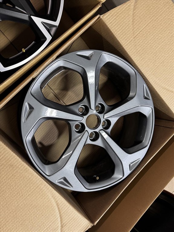 R18 Original Ford 7.5J ET50 - PV4C-1007-C2A PV4C1007C2A  1db felni alufelni 10. kép