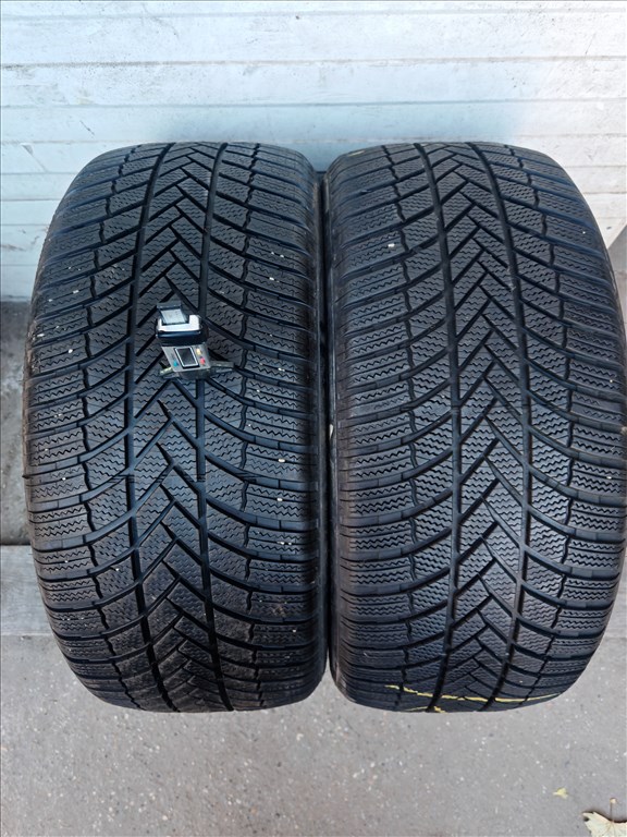  255/4518" újszerű Bridgestone téli gumi gumi 2. kép