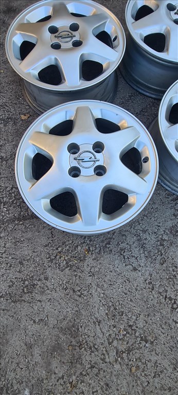  4x100 lyukosztású 15" felújított (gyári felni) Opel alufelni 2. kép