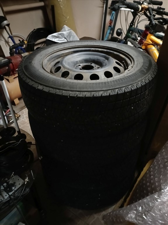 16" használt lemezfelni szett, rajta Stature 215/65 használt téli gumi 2. kép