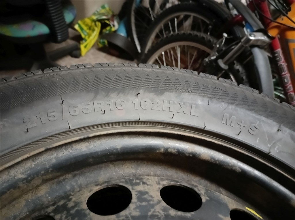 16" használt lemezfelni szett, rajta Stature 215/65 használt téli gumi 1. kép