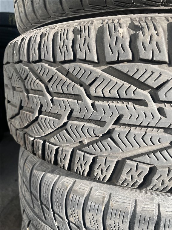  205/5516" használt Taurus téli gumi gumi 1. kép
