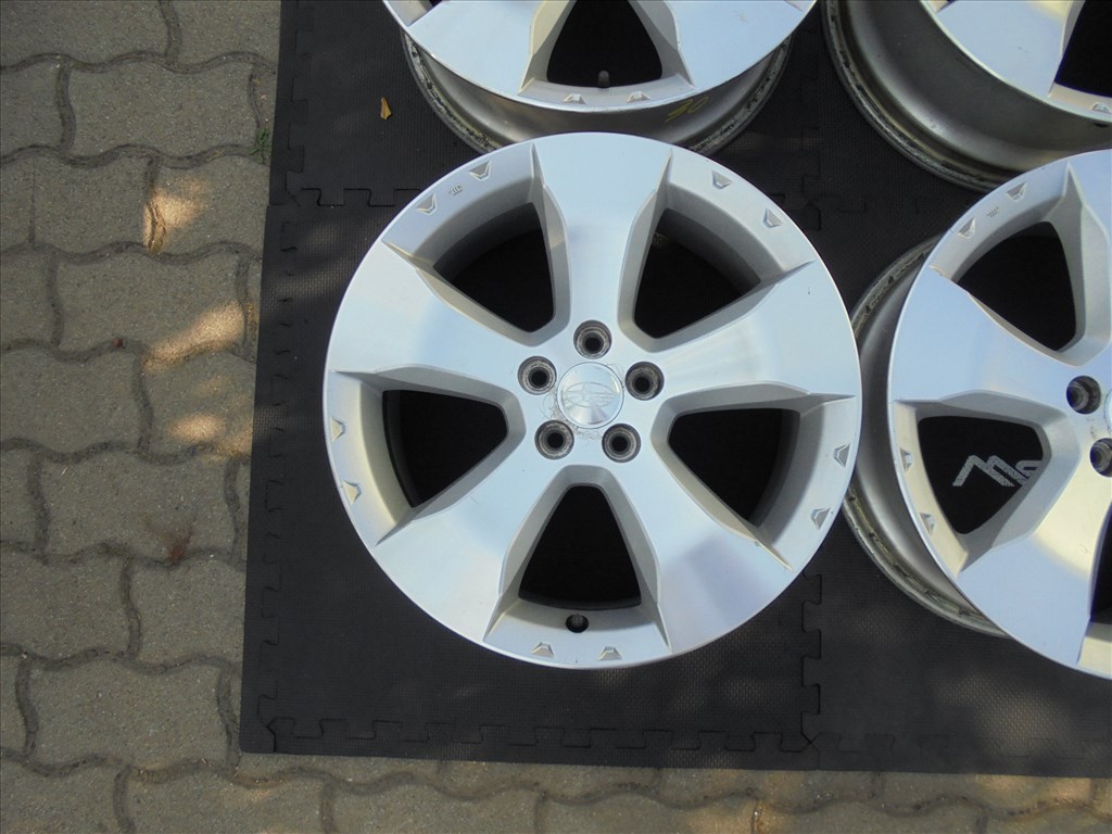 17-es 5 x 100-as Subaru alufelni megkímélten eladó 3. kép
