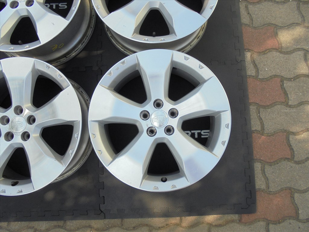 17-es 5 x 100-as Subaru alufelni megkímélten eladó 5. kép