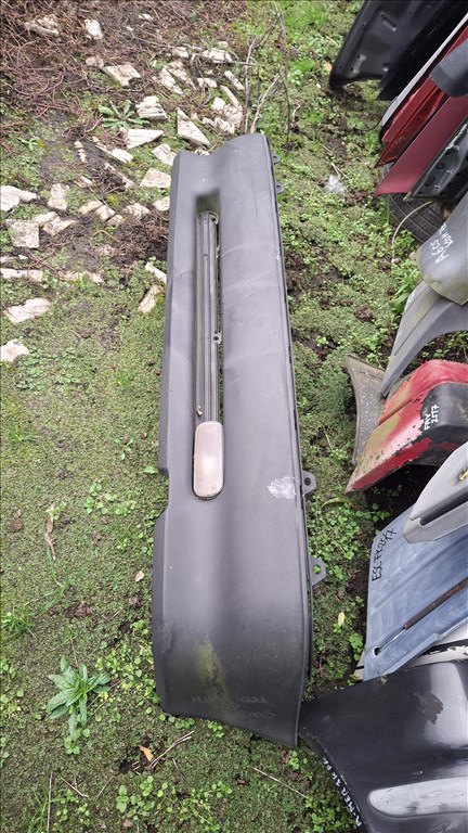 Suzuki Swift III 1995 hátsó lökhárító lámpával 1. kép