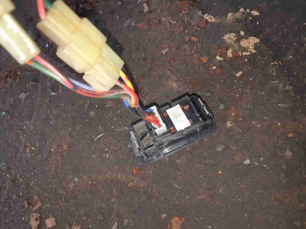 Suzuki Vitara Jobb Hátsó Ablakemelõ Kapcsoló 2. kép