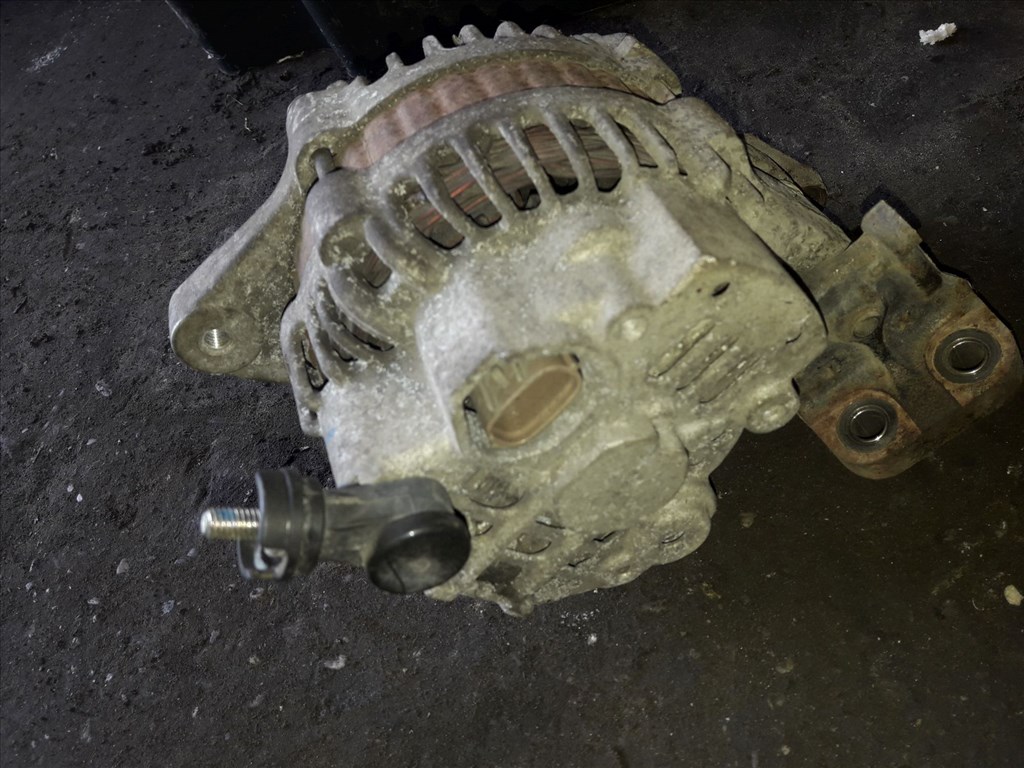 Suzuki Swift III 04-10 Generátor 31400-84E01 2. kép