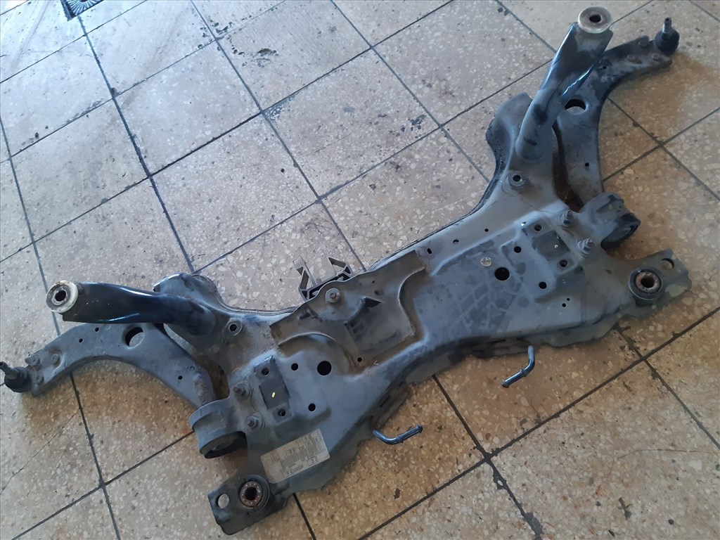 Ford Focus II Elsõ Bölcsõ 96 690 233 A 1. kép