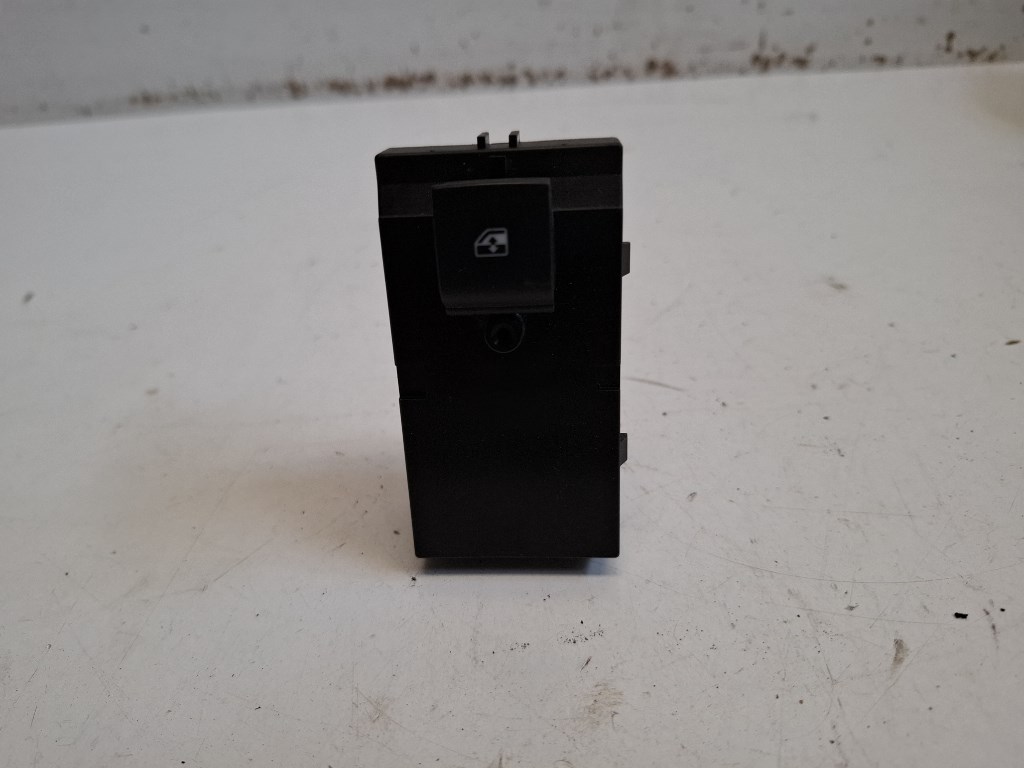 Opel Meriva jobb elsõ ablakemelõ kapcsoló 13301886 1. kép