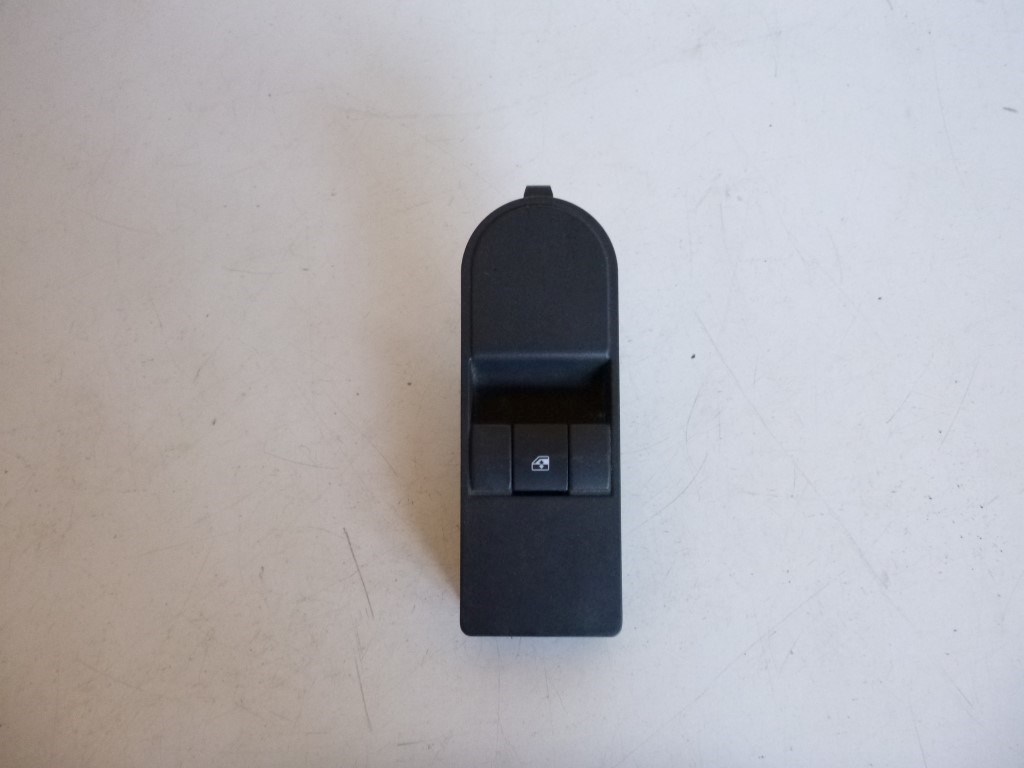 Opel Zafira B jobb elsõ ablakemelõ kapcsoló 13228709 1. kép