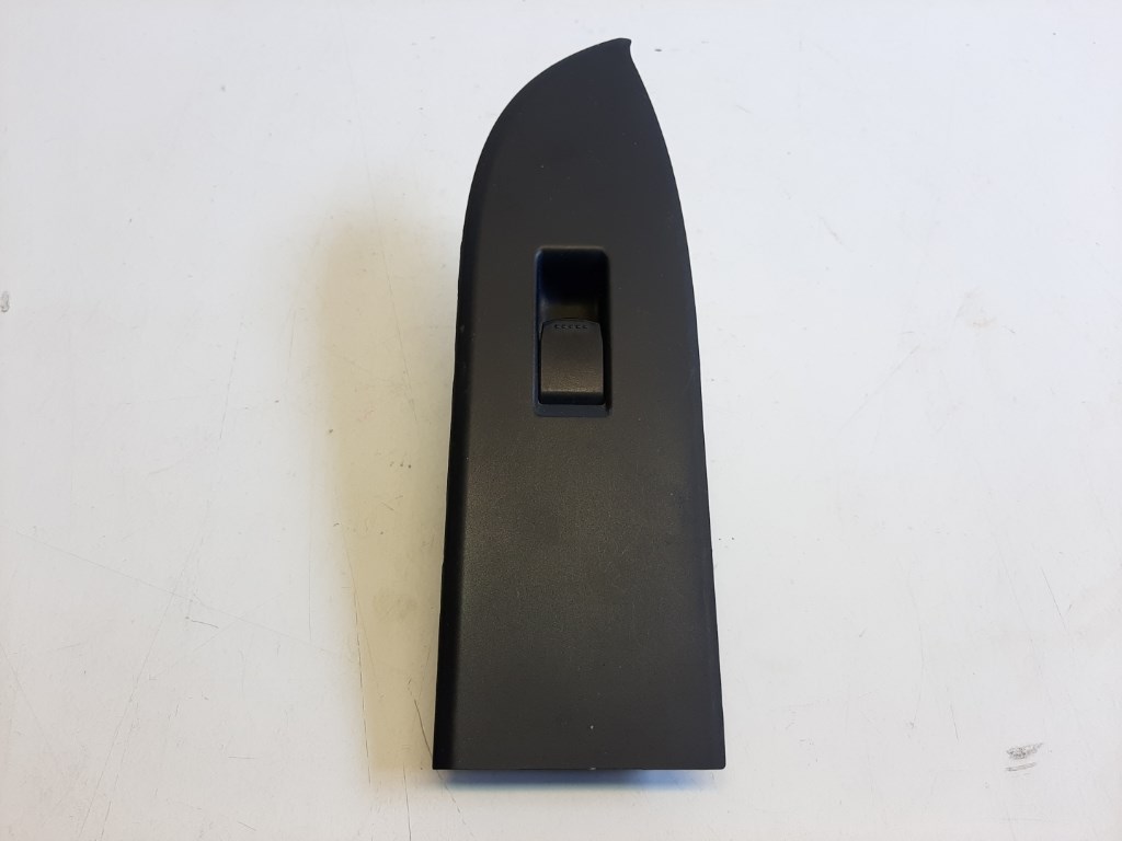 Suzuki Vitara grand (JT) jobb elsõ ablakemelõ kapcsoló 1. kép