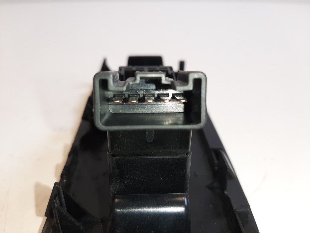 Suzuki Vitara grand (JT) jobb elsõ ablakemelõ kapcsoló 3. kép